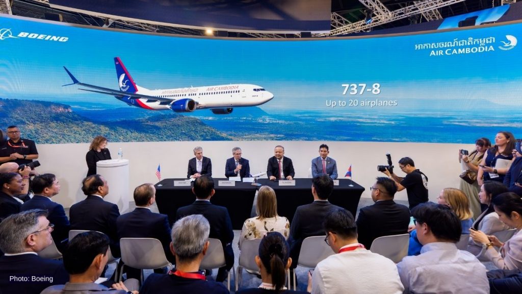 Air Cambodia 737-8