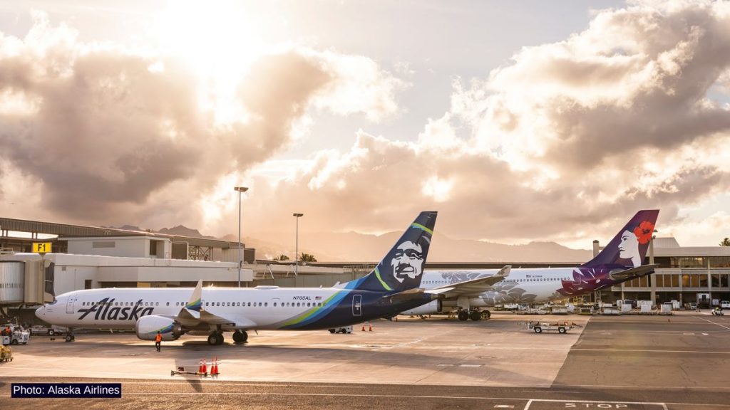 Alaska and Hawaiian unify booking and airport systems